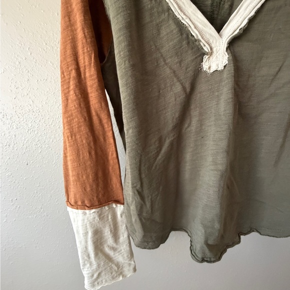 Women’s Boho Long Sleeve Slouchy Shirt Size M Pullover Cotton V Neck Olive Green - Picture 9 of 10